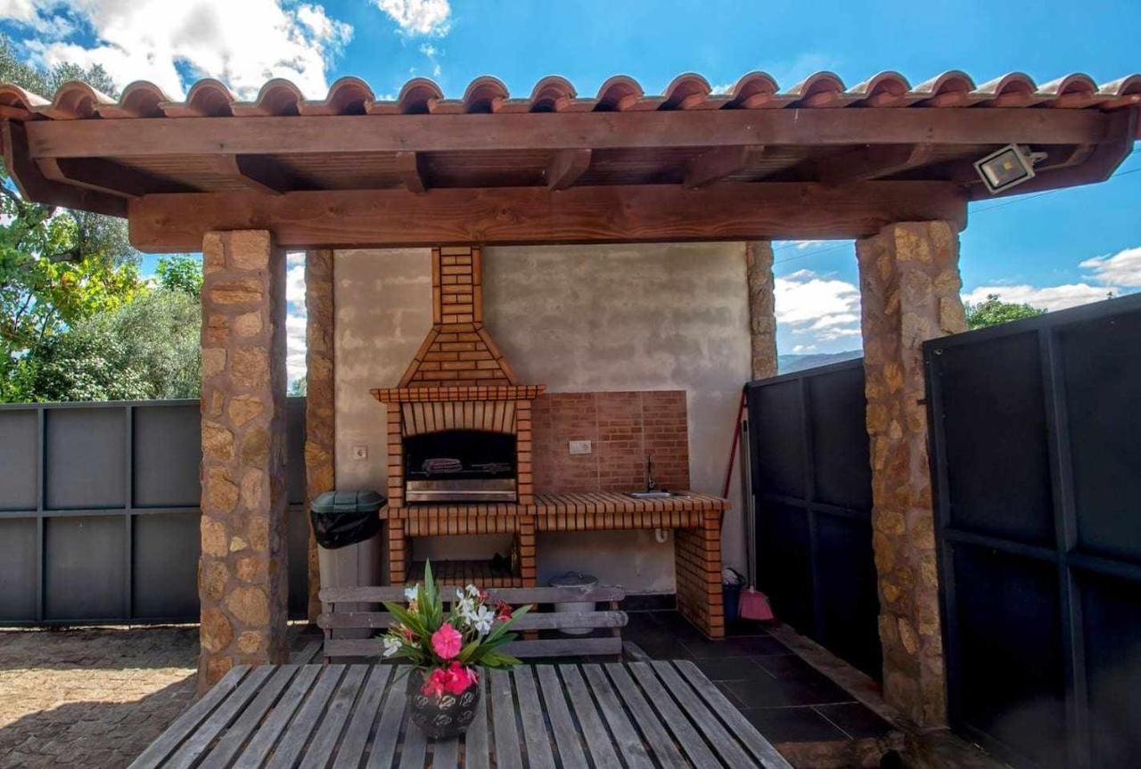 Casa Das Vinhas Camelias De Bastoturismo Rural เซลอริโก จิ บาสโต ภายนอก รูปภาพ